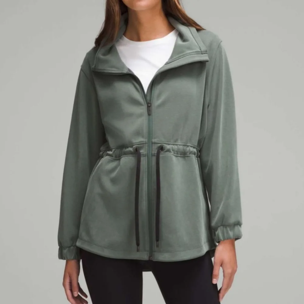 NWOT Lululemon Softstreme Cinch-Waist Jacket Smoked Spruce SKSR 6 8
